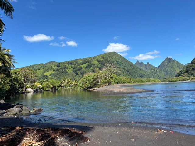 Plage de Tautira — Day 2: Look Mom I'm Riding the Big Wave